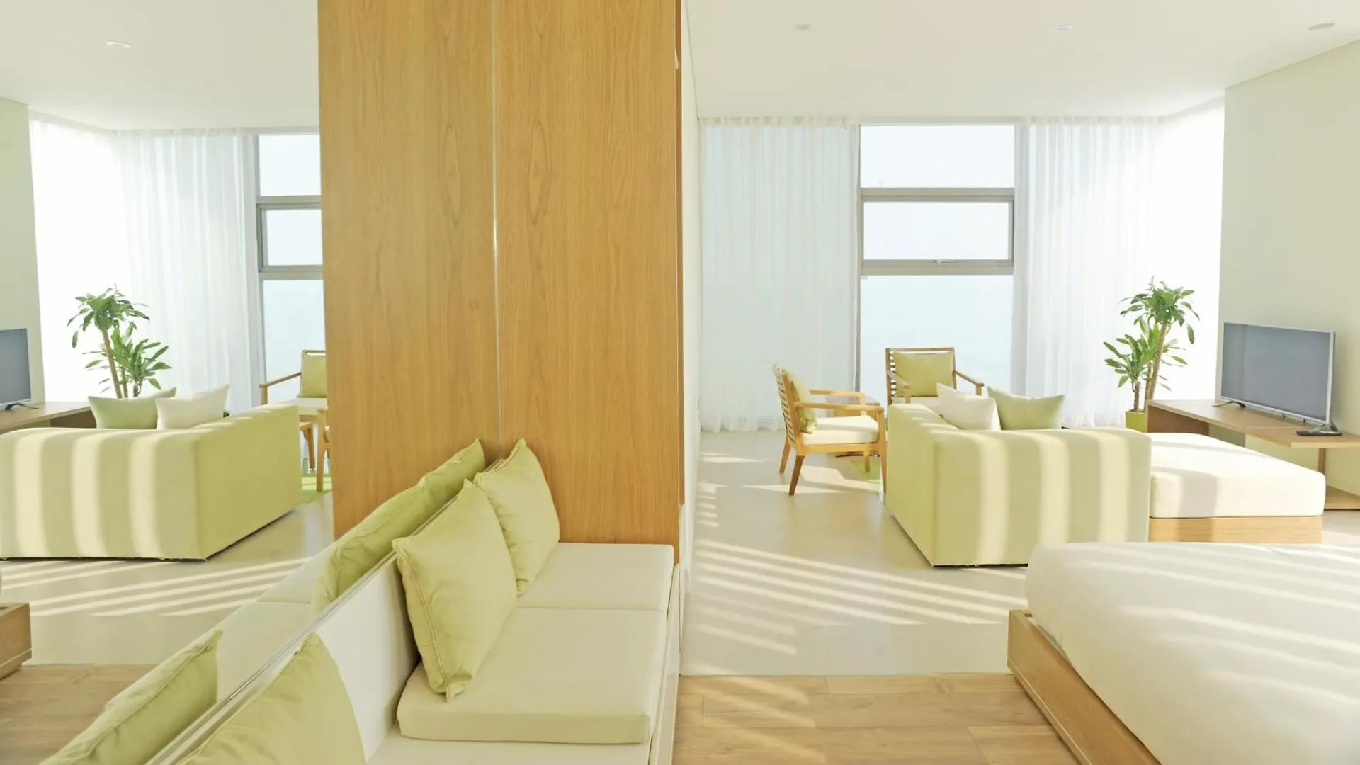 Sea And Sun Apartments Da Nang