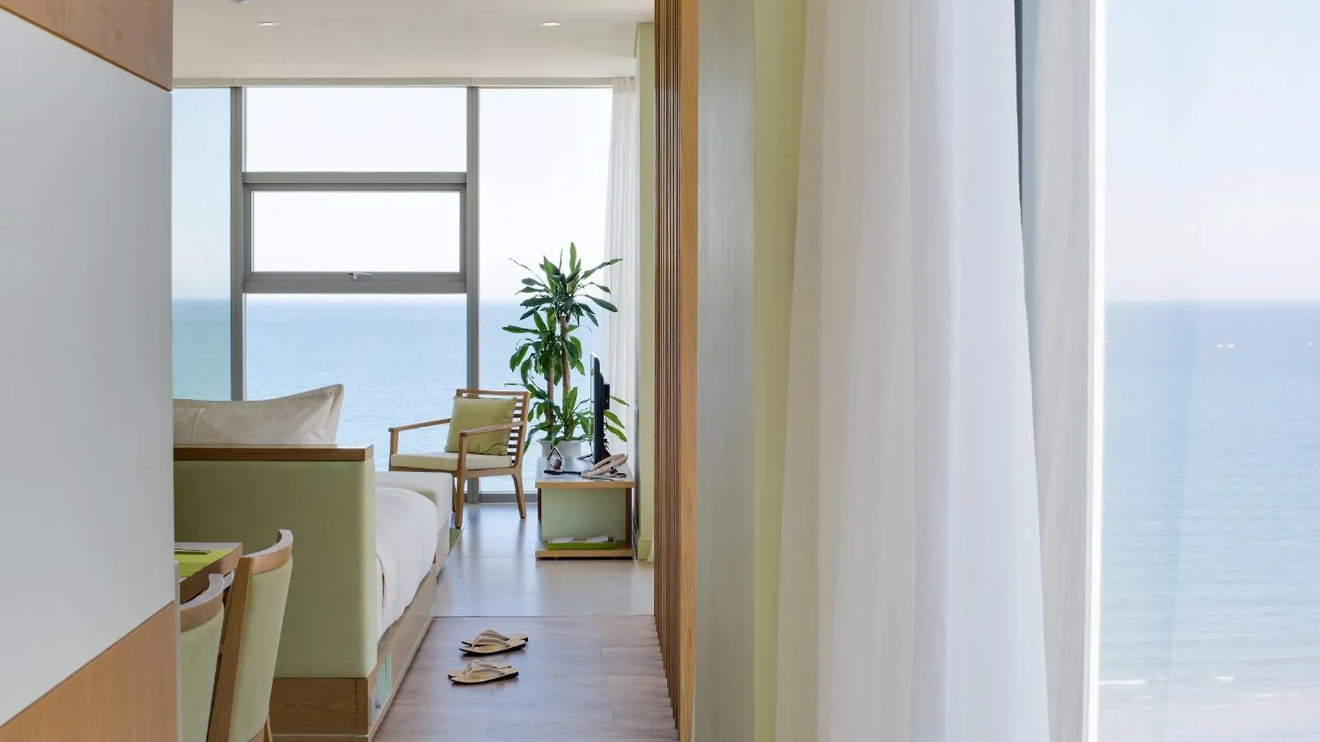 Sea And Sun Apartments Da Nang